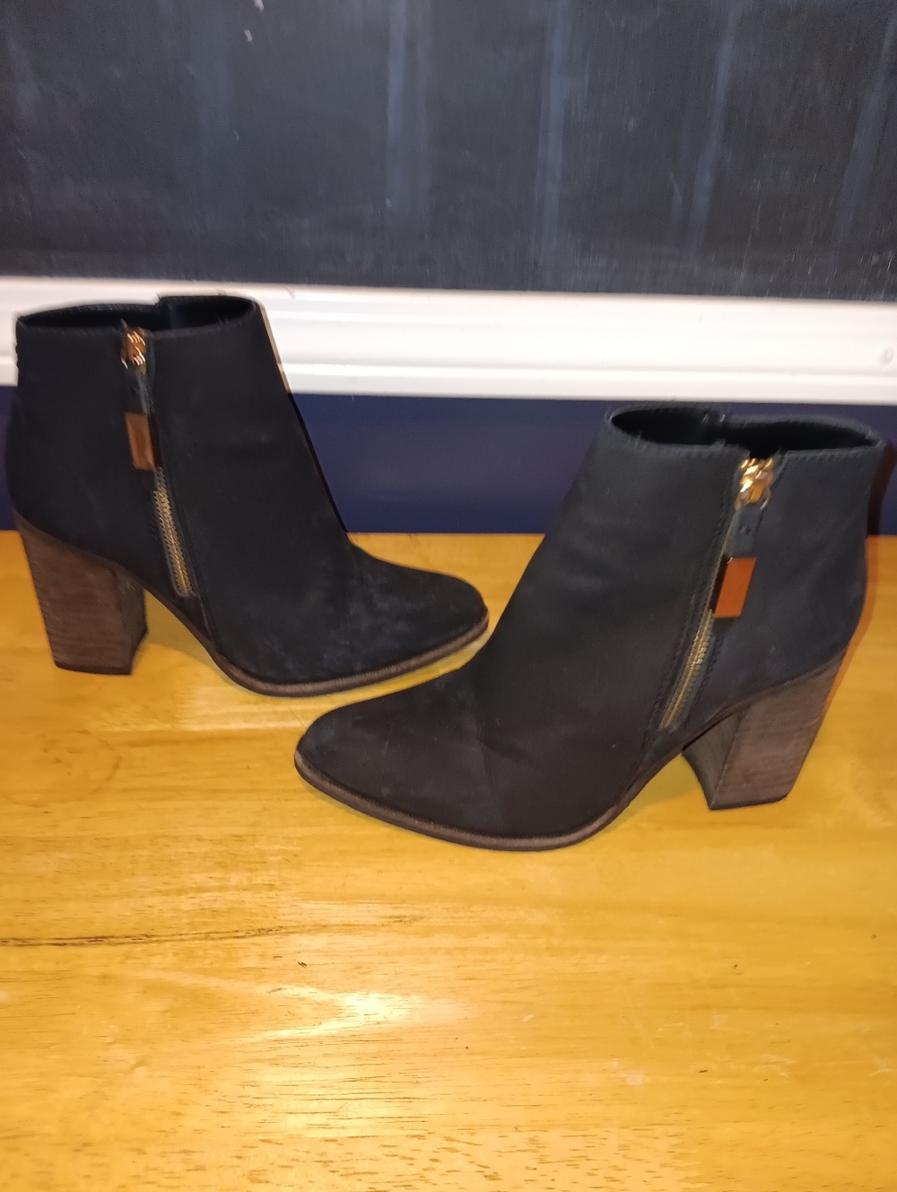 Gillio Leather Heel Zip Ankle Boots Size 5